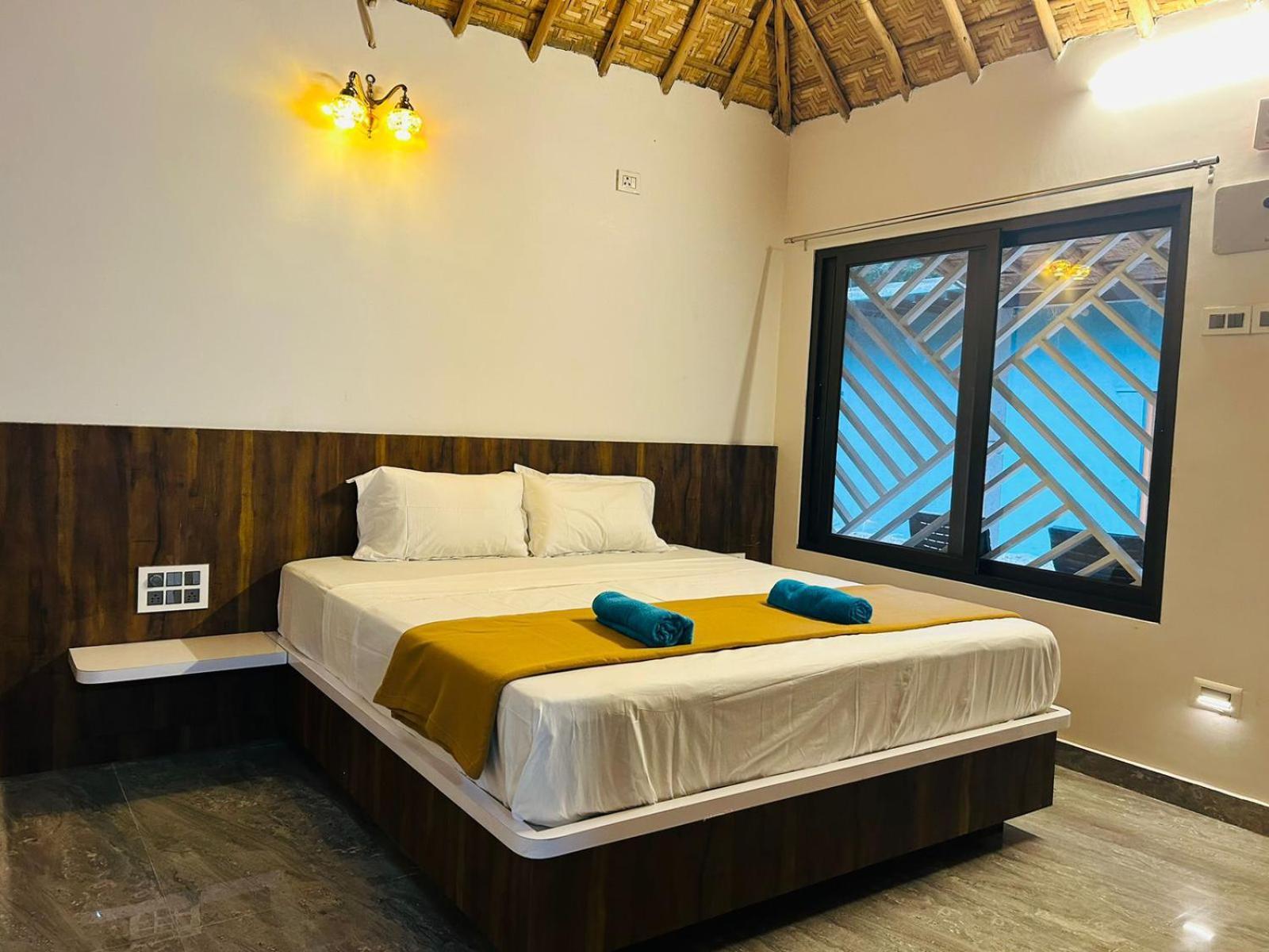 Hampi Village Resort & Tutti Cafe Zewnętrze zdjęcie