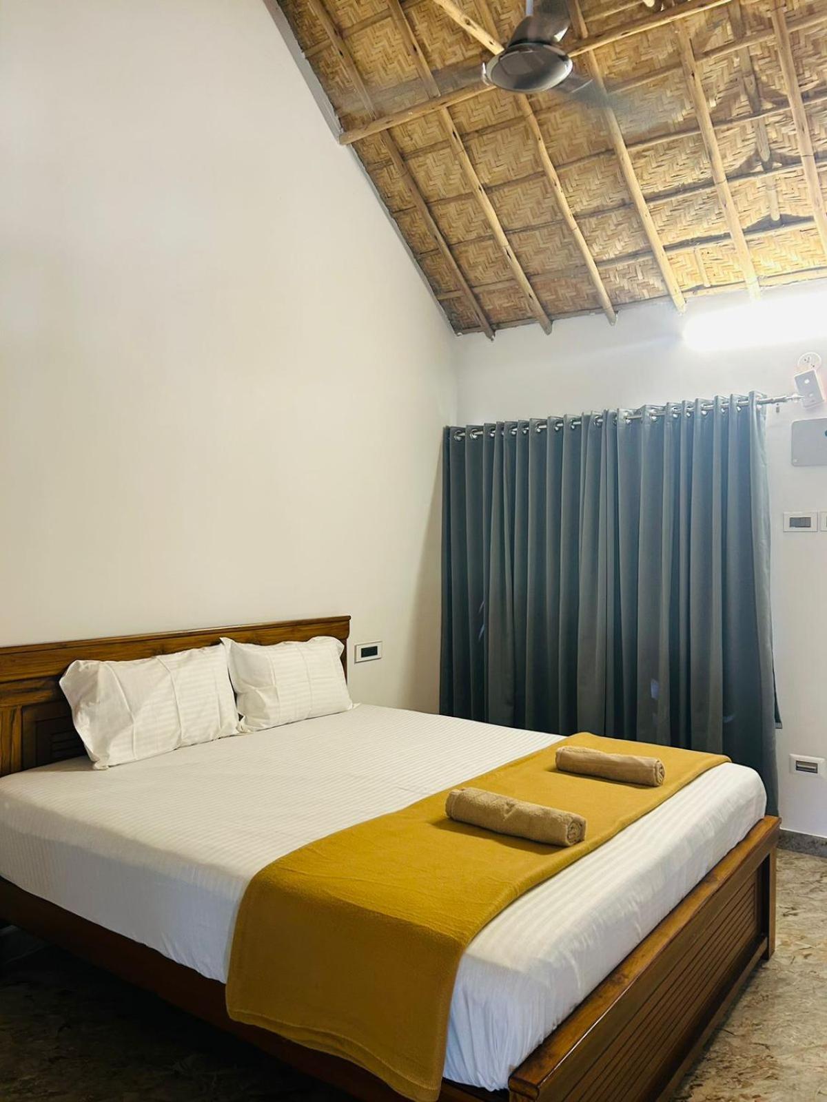 Hampi Village Resort & Tutti Cafe Zewnętrze zdjęcie