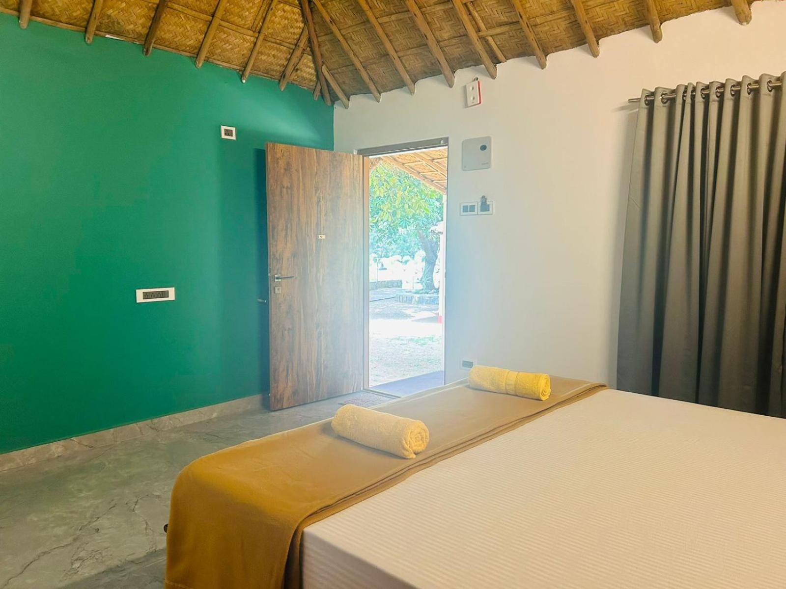 Hampi Village Resort & Tutti Cafe Zewnętrze zdjęcie