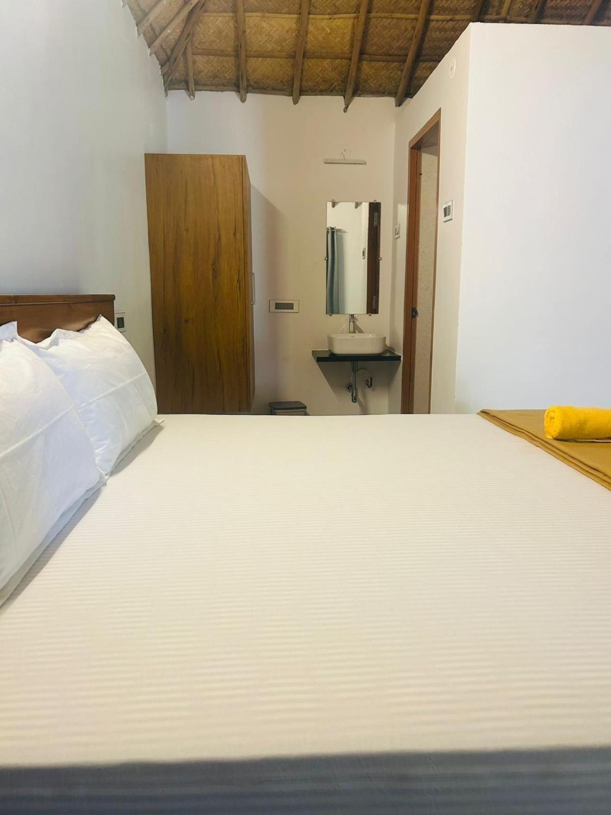 Hampi Village Resort & Tutti Cafe Zewnętrze zdjęcie
