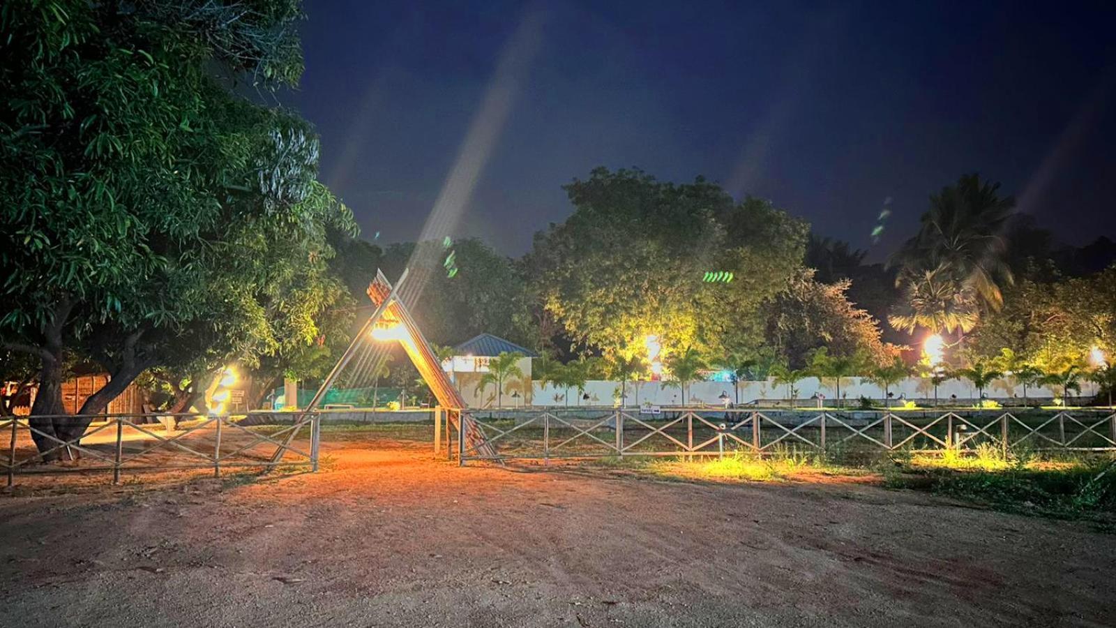 Hampi Village Resort & Tutti Cafe Zewnętrze zdjęcie