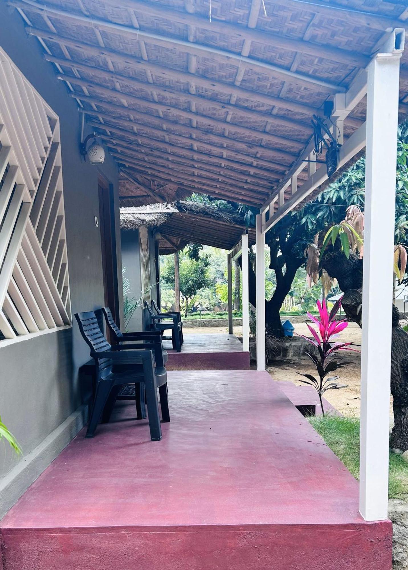 Hampi Village Resort & Tutti Cafe Zewnętrze zdjęcie
